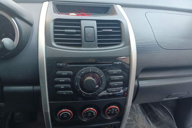 Used CHANGAN CX20 2014 1.4L Manual Sport Version China IV Standard Audio And AC Panel