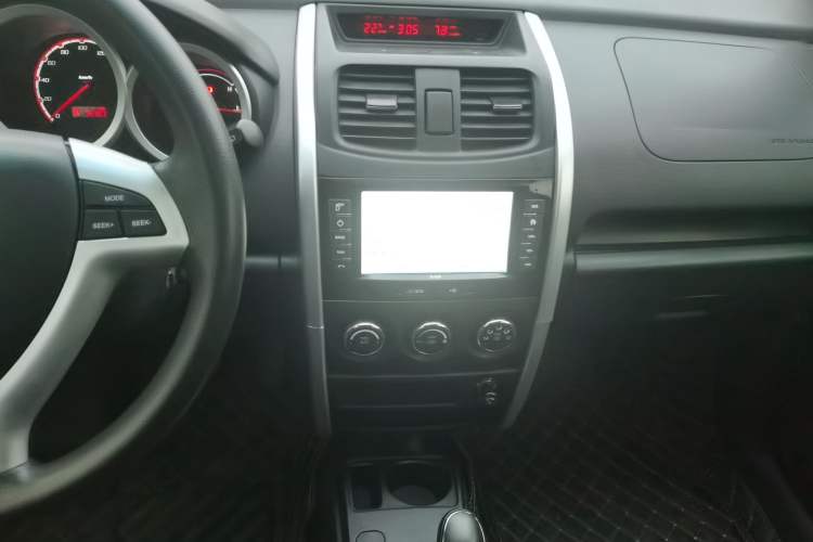 Used CHANGAN CX20 2014 1.4L IMT Sunroof Navigation Version China IV Standard Audio And AC Panel