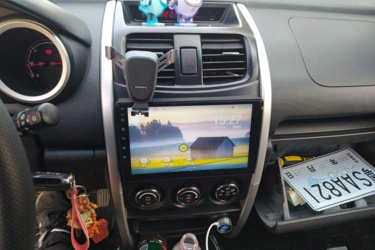 Used CHANGAN CX20 2014 1.4L IMT Sunroof Navigation Version China IV Standard Audio And AC Panel