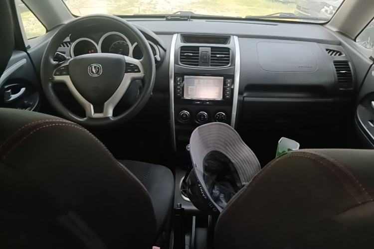 Used CHANGAN CX20 2014 1.4L Manual Sunroof Navigation Version – China IV Standard Center Console
