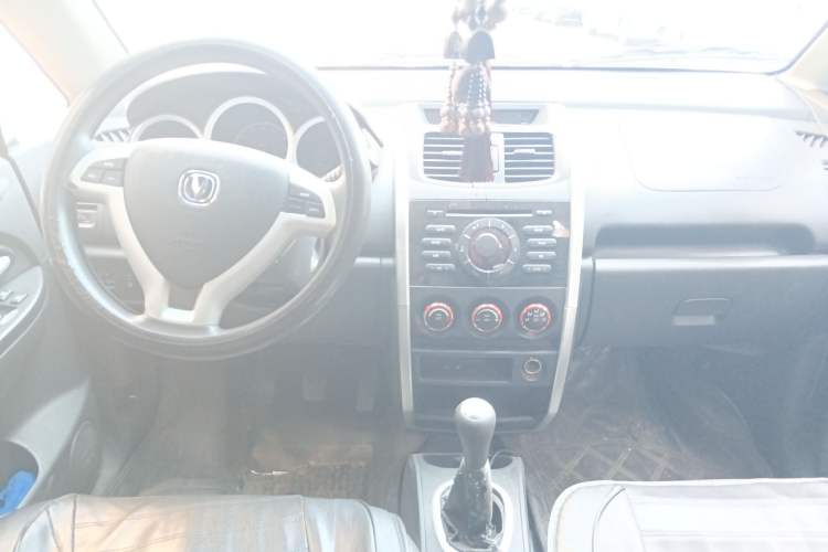 Used CHANGAN CX20 2014 1.4L Manual Sport Version China IV Standard Center Console