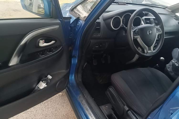 Used CHANGAN CX20 2014 1.4L Manual Sunroof Navigation Version – China IV Standard Driver Seat