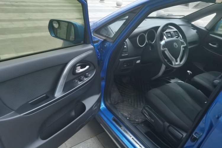 Used CHANGAN CX20 2014 1.4L IMT Sunroof Navigation Version China IV Standard Driver Seat