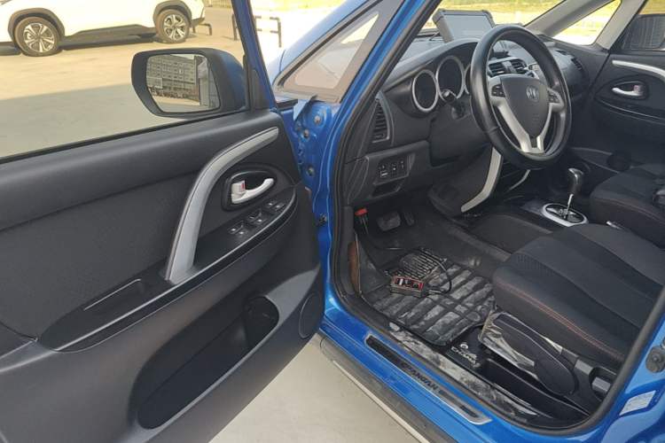 Used CHANGAN CX20 2014 1.4L IMT Sunroof Navigation Version China IV Standard Driver Seat