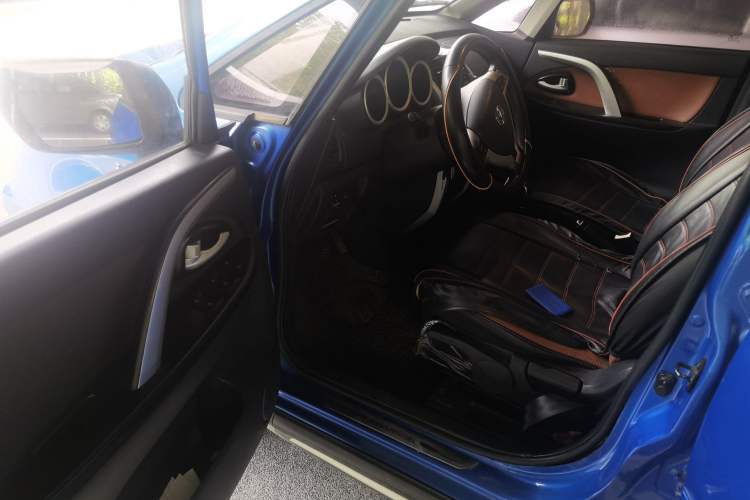 Used CHANGAN CX20 2014 1.4L IMT Sunroof Navigation Version China V Standard Driver Seat