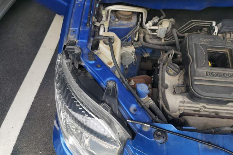 Used CHANGAN CX20 2014 1.4L IMT Sunroof Navigation Version China V Standard Engine Bay Right