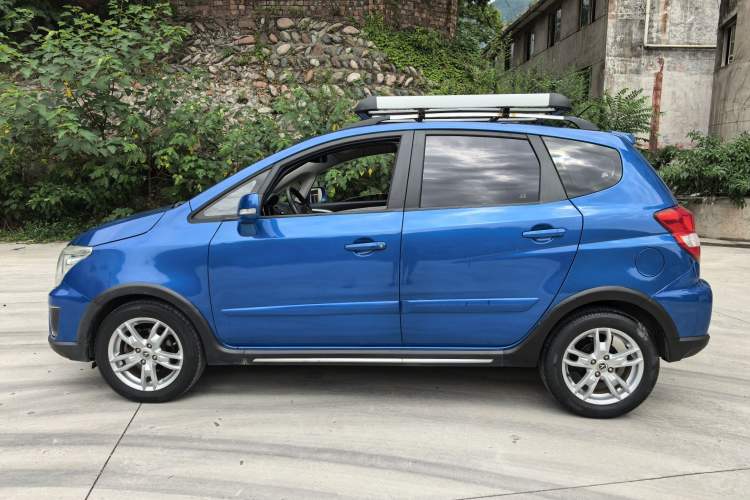 Used CHANGAN CX20 2014 1.4L Manual Sport Version China IV Standard Exterior 3