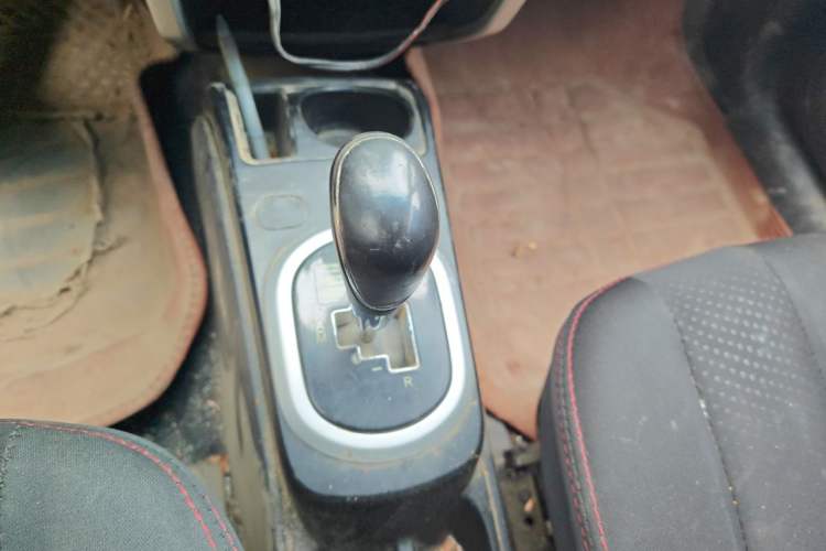 Used CHANGAN CX20 2014 1.4L IMT Sunroof Navigation Version China IV Standard Gear Lever
