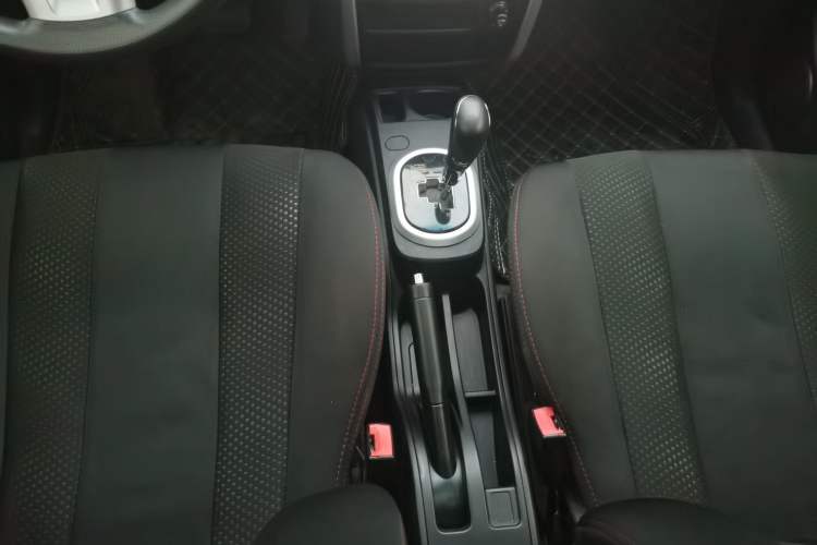 Used CHANGAN CX20 2014 1.4L IMT Sunroof Navigation Version China IV Standard Gear Lever