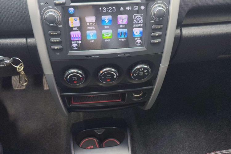 Used CHANGAN CX20 2014 1.4L Manual Sport Edition China V Standard Interior 4