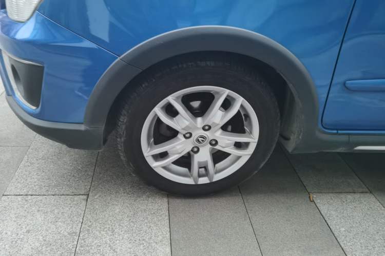 Used CHANGAN CX20 2014 1.4L IMT Sunroof Navigation Version China IV Standard Left Front Wheel Hub