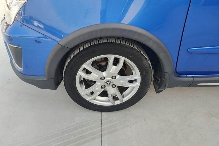 Used CHANGAN CX20 2014 1.4L IMT Sunroof Navigation Version China IV Standard Left Front Wheel Hub