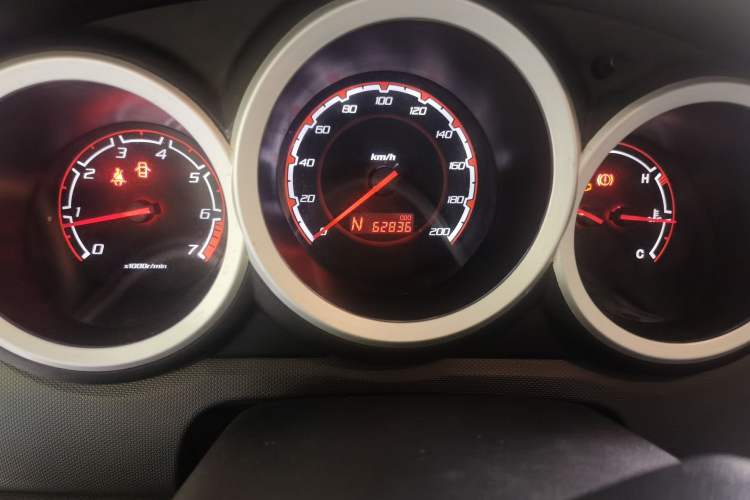 Used CHANGAN CX20 2014 1.4L IMT Sunroof Navigation Version China V Standard Odometer Close Up