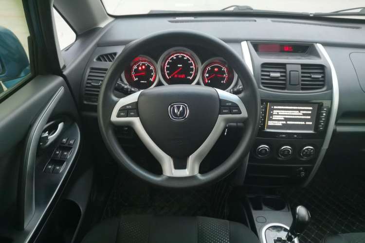 Used CHANGAN CX20 2014 1.4L IMT Sunroof Navigation Version China IV Standard Steering Wheel