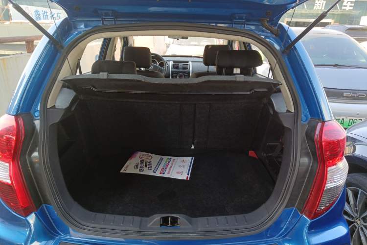 Used CHANGAN CX20 2014 1.4L Manual Sport Version China IV Standard Trunk