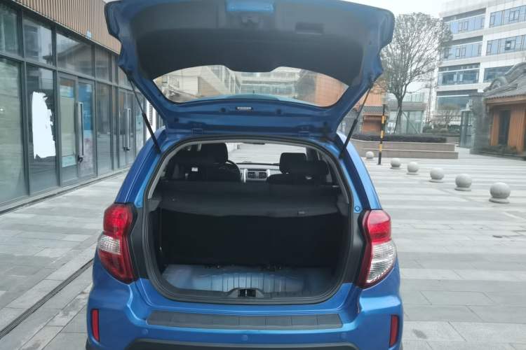Used CHANGAN CX20 2014 1.4L IMT Sunroof Navigation Version China IV Standard Trunk