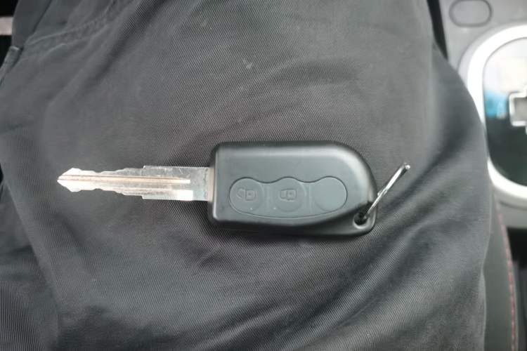 Used CHANGAN CX20 2014 1.4L IMT Sunroof Navigation Version China IV Standard Vehicle Key
