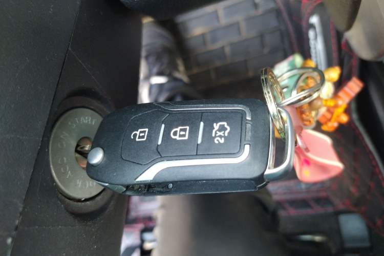 Used CHANGAN CX20 2014 1.4L IMT Sunroof Navigation Version China IV Standard Vehicle Key