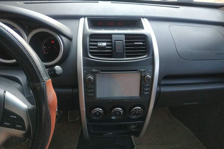 Used CHANGAN CX20 2014 1.4L Manual Sport Edition China V Standard Audio And AC Panel