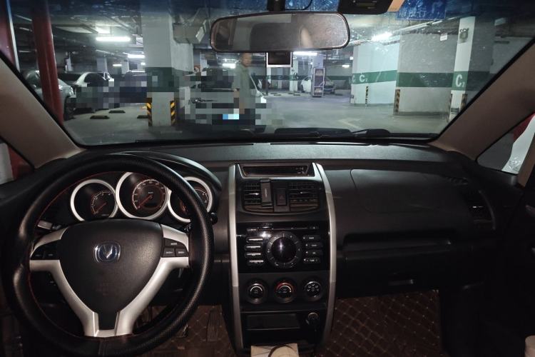 Used CHANGAN CX20 2014 1.4L Manual Sport Version China IV Standard Center Console