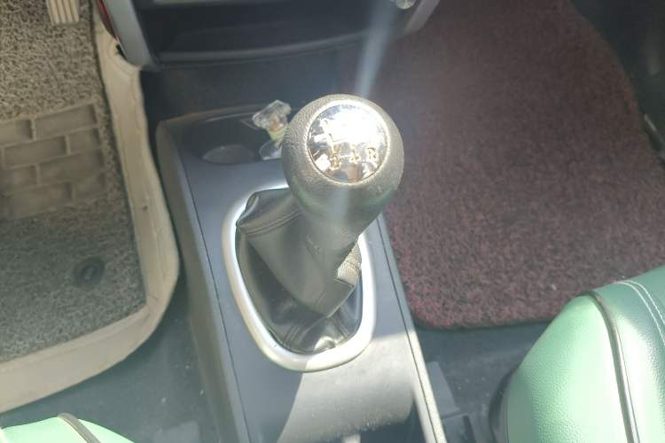 Used CHANGAN CX20 2014 1.4L Manual Sunroof Navigation Version – China IV Standard Gear Lever