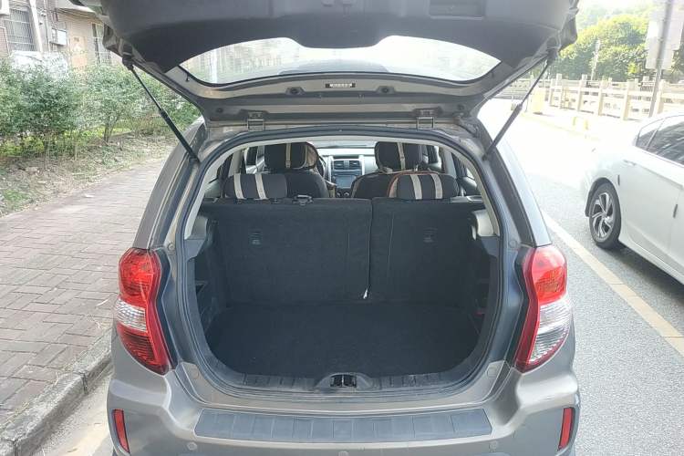 Used CHANGAN CX20 2014 1.4L Manual Sport Edition China V Standard Trunk