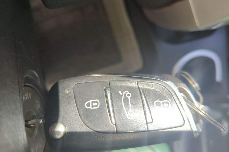 Used CHANGAN CX20 2014 1.4L Manual Sunroof Navigation Version – China IV Standard Vehicle Key