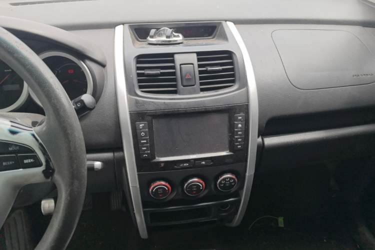 Used CHANGAN CX20 2014 1.4L Manual Sunroof Navigation Version – China IV Standard Audio And AC Panel