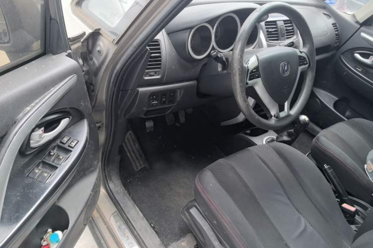 Used CHANGAN CX20 2014 1.4L Manual Sunroof Navigation Version – China IV Standard Driver Seat