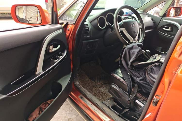 Used CHANGAN CX20 2014 1.4L IMT Sunroof Navigation Version China IV Standard Driver Seat