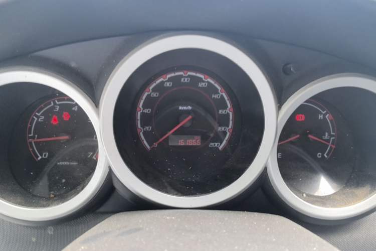 Used CHANGAN CX20 2014 1.4L Manual Sunroof Navigation Version – China IV Standard Instrument Cluster