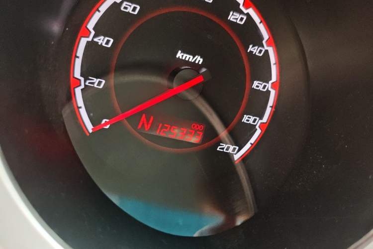 Used CHANGAN CX20 2014 1.4L IMT Sunroof Navigation Version China IV Standard Odometer Close Up