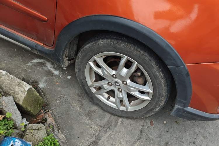 Used CHANGAN CX20 2014 1.4L IMT Sunroof Navigation Version China IV Standard Right Front Wheel Hub