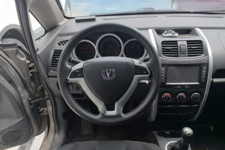 Used CHANGAN CX20 2014 1.4L Manual Sunroof Navigation Version – China IV Standard Steering Wheel