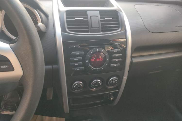 Used CHANGAN CX20 2014 1.4L Manual Sport Version China IV Standard Audio And AC Panel