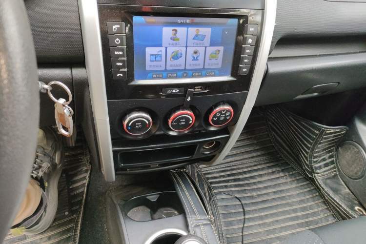 Used CHANGAN CX20 2014 1.4L Manual Sunroof Navigation Version – China IV Standard Audio And AC Panel