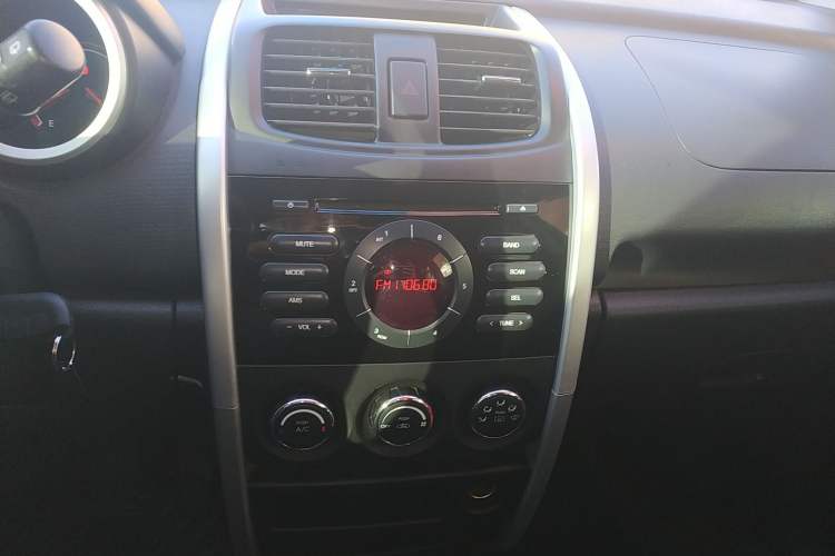 Used CHANGAN CX20 2014 1.4L Manual Sport Version China IV Standard Audio And AC Panel