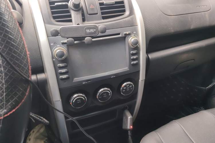 Used CHANGAN CX20 2014 1.4L Manual Sport Version China IV Standard Audio And AC Panel
