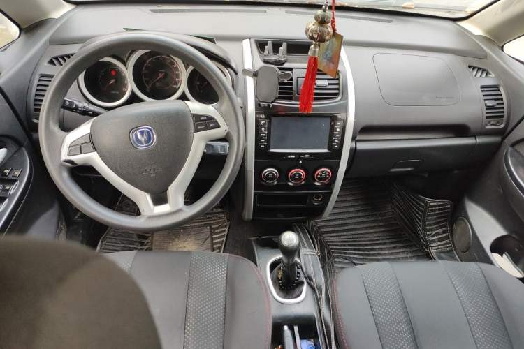Used CHANGAN CX20 2014 1.4L Manual Sunroof Navigation Version – China IV Standard Center Console