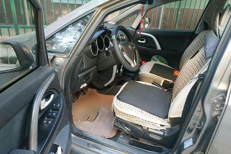 Used CHANGAN CX20 2014 1.4L Manual Sunroof Navigation Version – China IV Standard Driver Seat