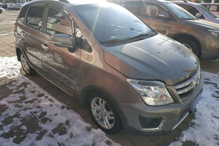 Used CHANGAN CX20 2014 1.4L Manual Sport Version China IV Standard Front Right 45 Deg