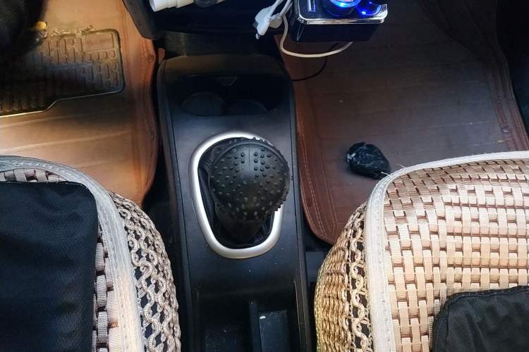 Used CHANGAN CX20 2014 1.4L Manual Sunroof Navigation Version – China IV Standard Gear Lever