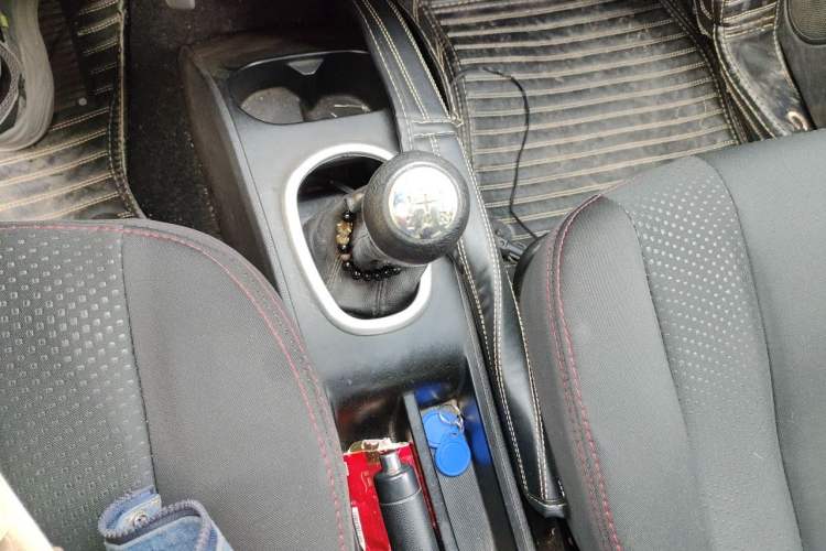 Used CHANGAN CX20 2014 1.4L Manual Sunroof Navigation Version – China IV Standard Gear Lever