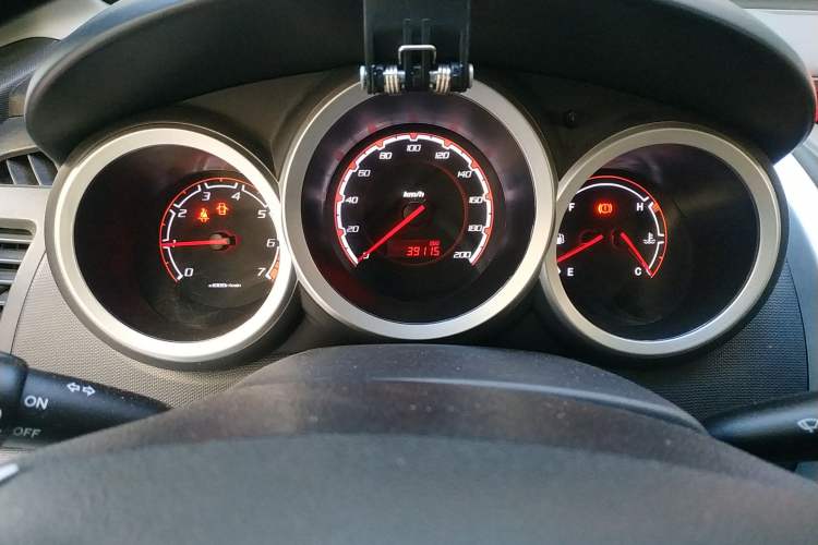 Used CHANGAN CX20 2014 1.4L Manual Sunroof Navigation Version – China IV Standard Instrument Cluster