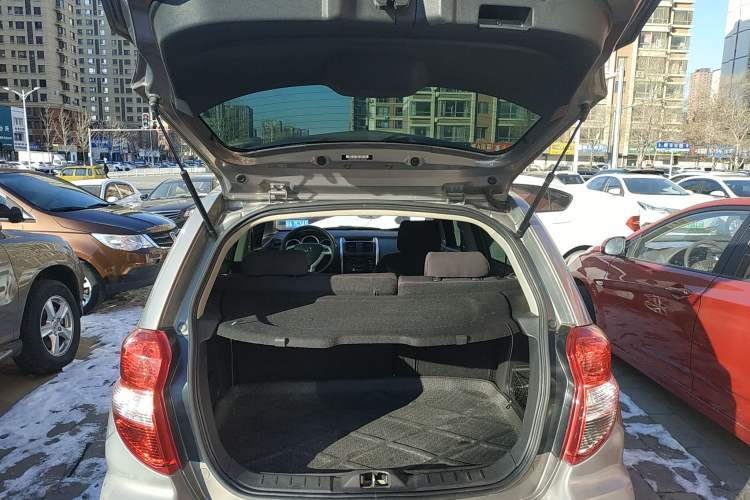 Used CHANGAN CX20 2014 1.4L Manual Sport Version China IV Standard Trunk