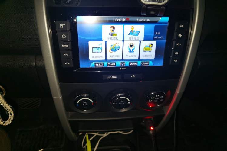 Used CHANGAN CX20 2014 1.4L IMT Sunroof Navigation Version China IV Standard Audio And AC Panel