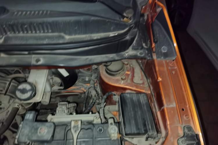 Used CHANGAN CX20 2014 1.4L IMT Sunroof Navigation Version China IV Standard Engine Bay Left