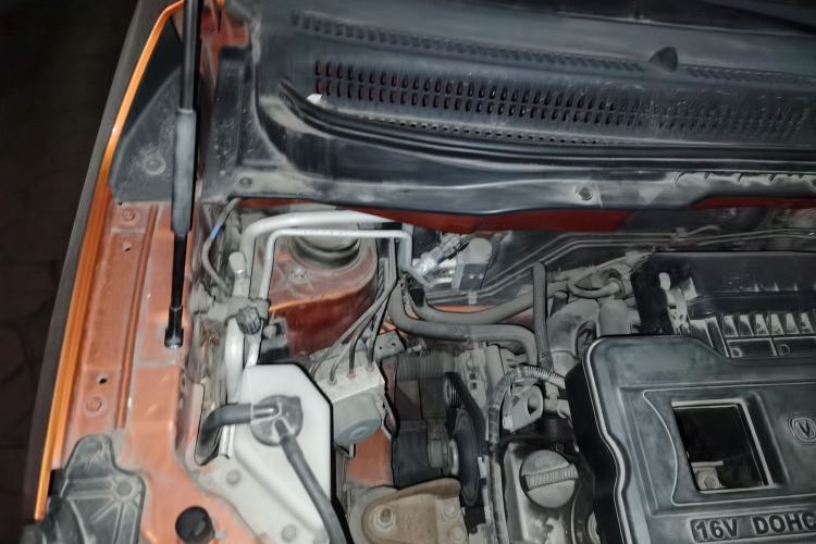 Used CHANGAN CX20 2014 1.4L IMT Sunroof Navigation Version China IV Standard Engine Bay Right