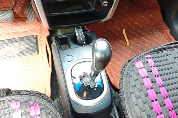 Used CHANGAN CX20 2014 1.4L IMT Sunroof Navigation Version China IV Standard Gear Lever