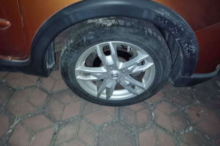 Used CHANGAN CX20 2014 1.4L IMT Sunroof Navigation Version China IV Standard Right Front Wheel Hub
